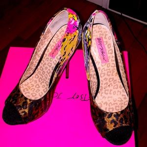 Fun animal 🦓 print Betsy Johnson heels